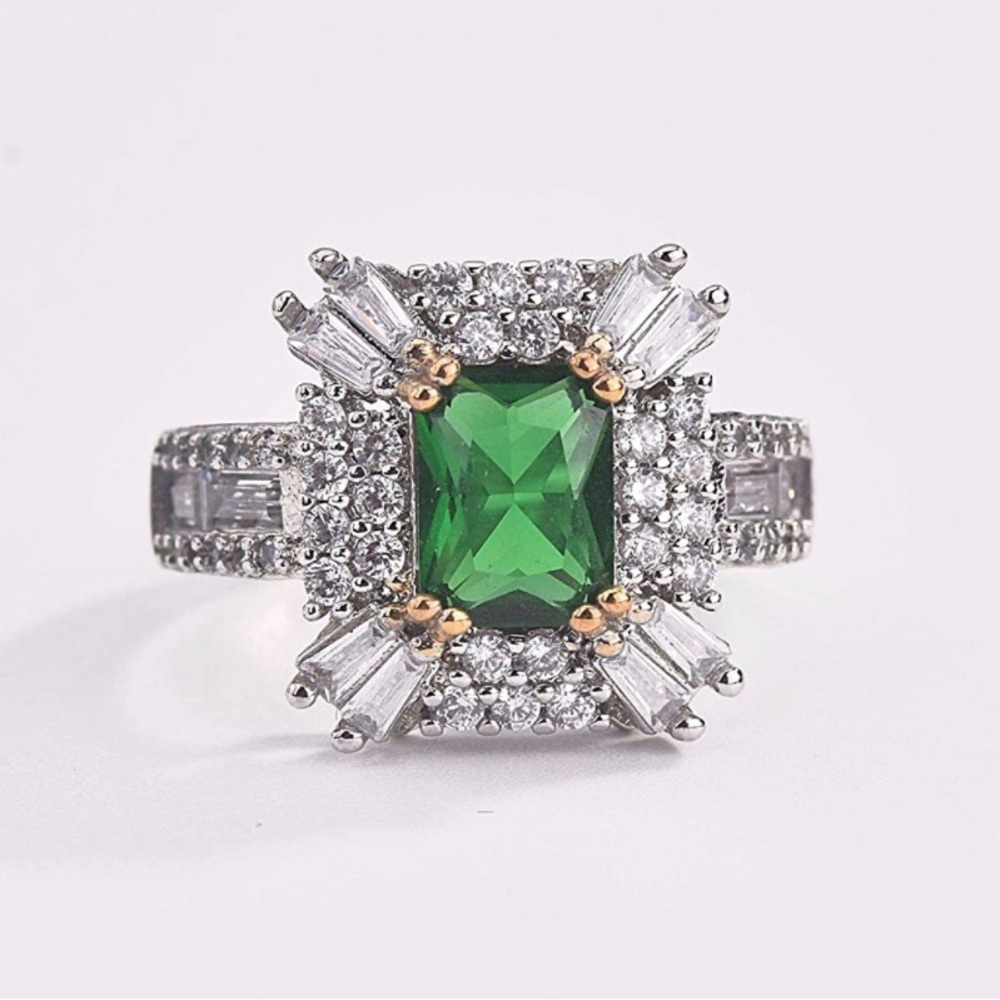Vintage 925 Sterling Silver Emerald Ring Square Cut Green Gem Cubic Zirconia